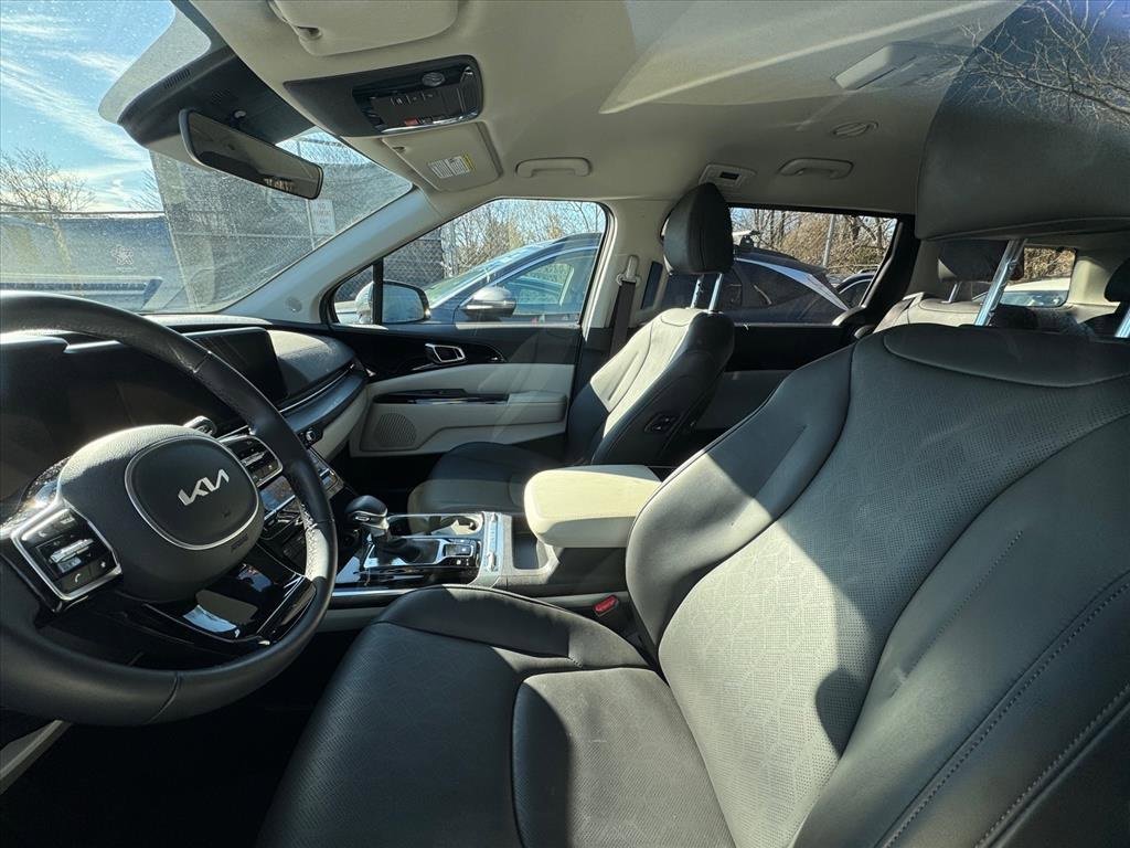 Certified 2024 Kia Carnival SX image 8