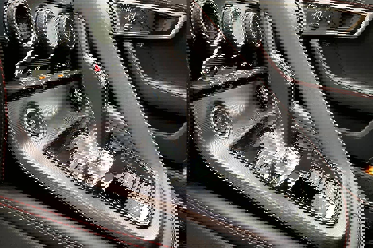 Used 2020 Jaguar F-TYPE R image 17