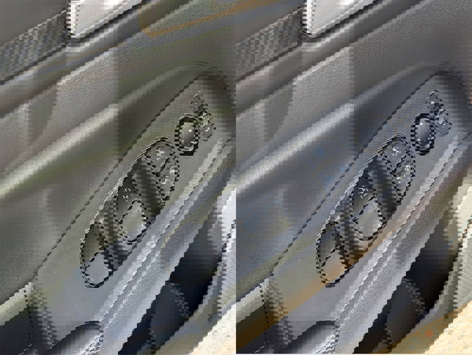 Used 2024 Nissan Altima 2.5 SV image 18