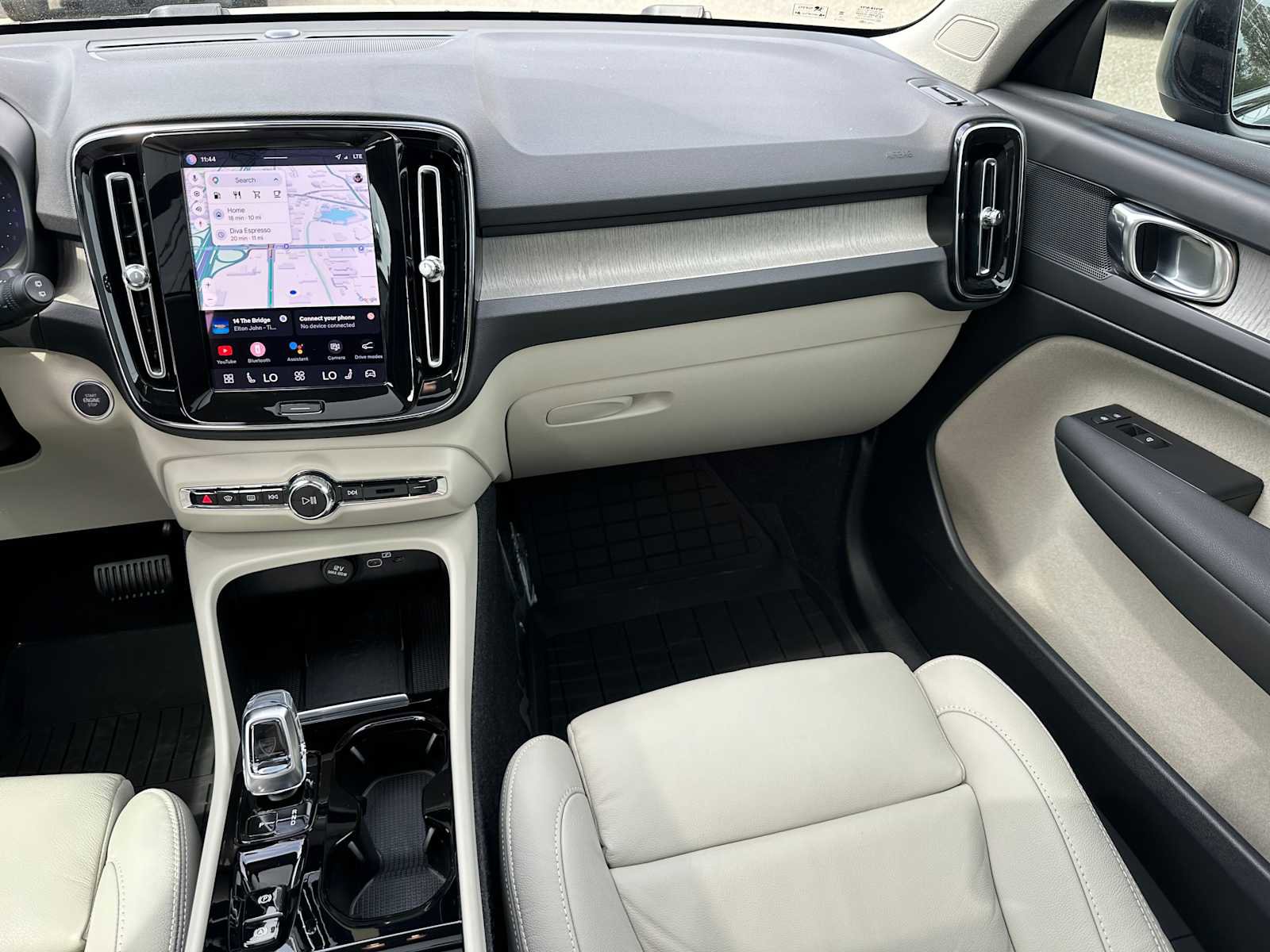 Certified 2023 Volvo XC40 B5 Plus w/ Protection Package Premier AWD/4WD image 19