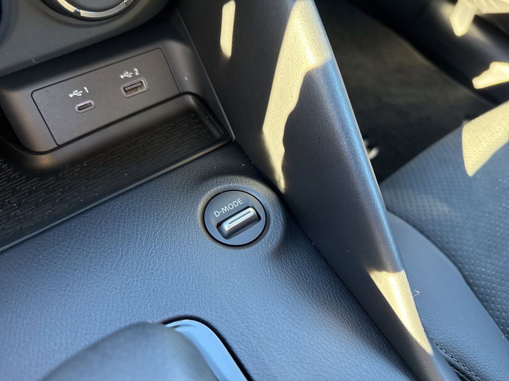 Used 2025 Nissan Z Performance w/ Floor Mat Package image 20