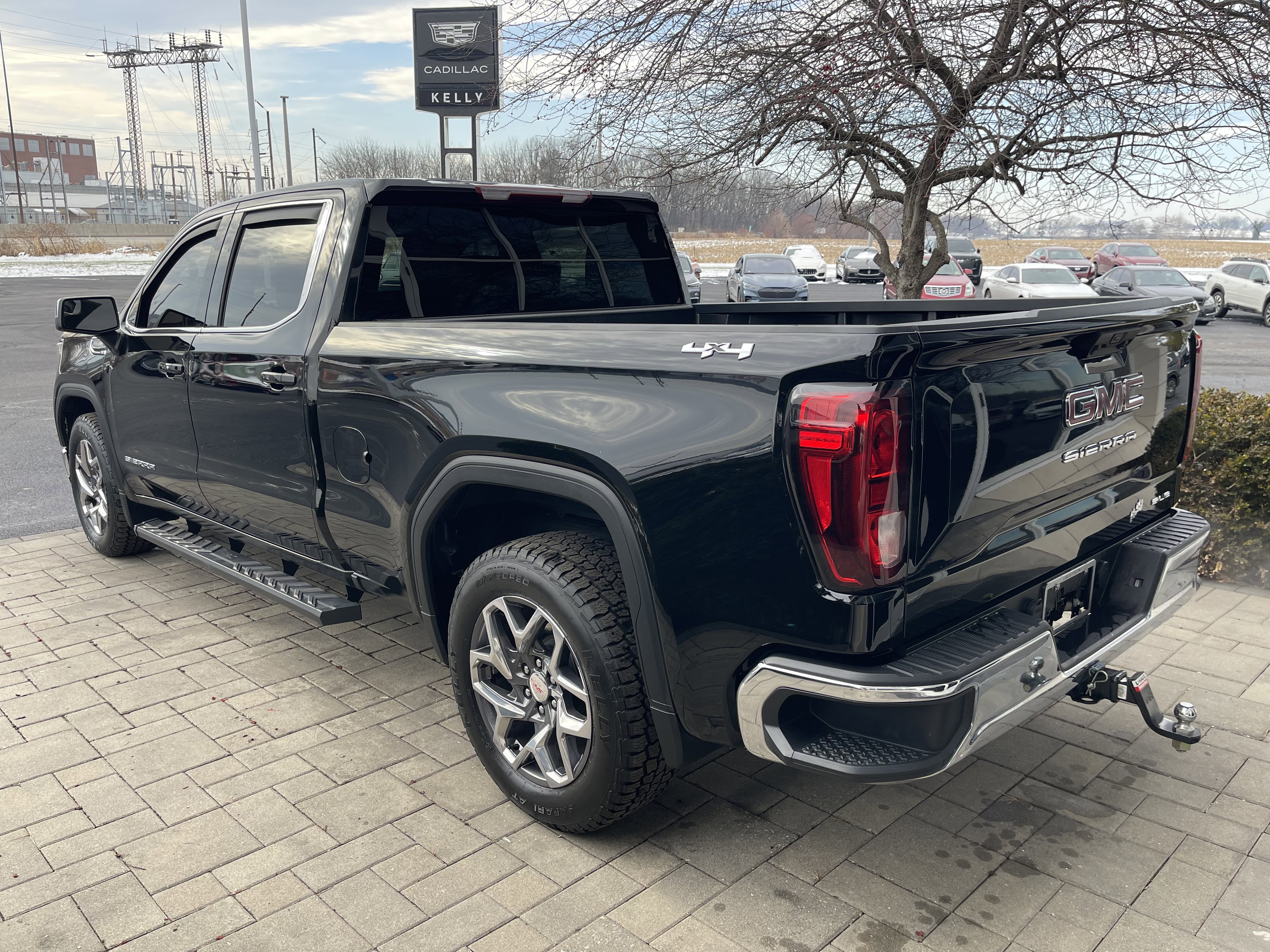 Used 2023 GMC Sierra 1500 SLE image 6