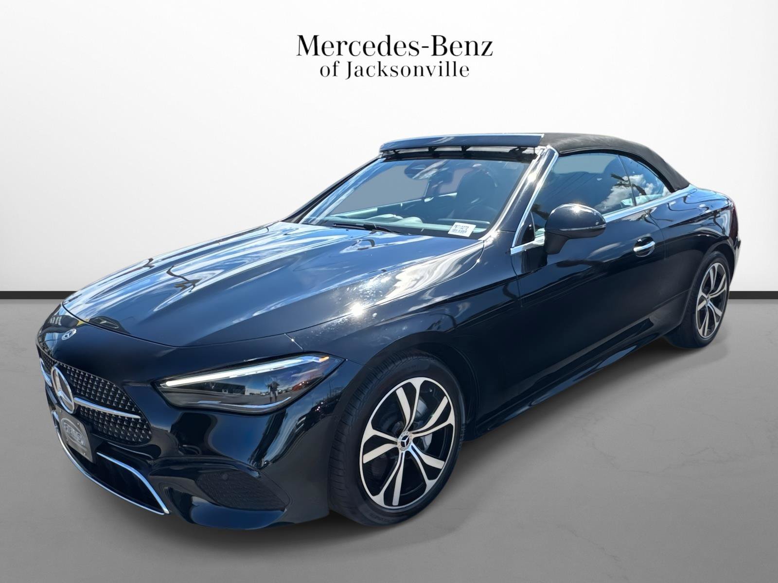 Used 2025 Mercedes-Benz CLE 300 4MATIC Cabriolet image 7