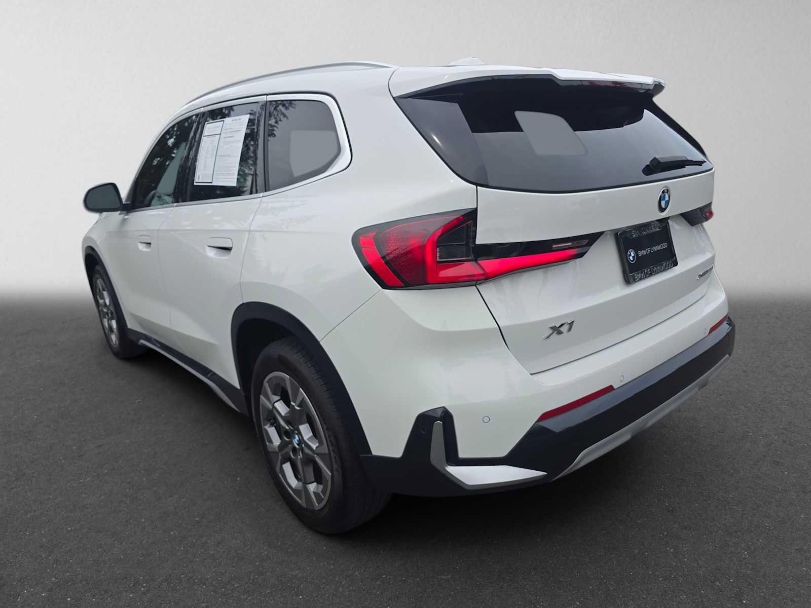 Used 2024 BMW X1 xDrive28i w/ Convenience Package AWD/4WD image 5