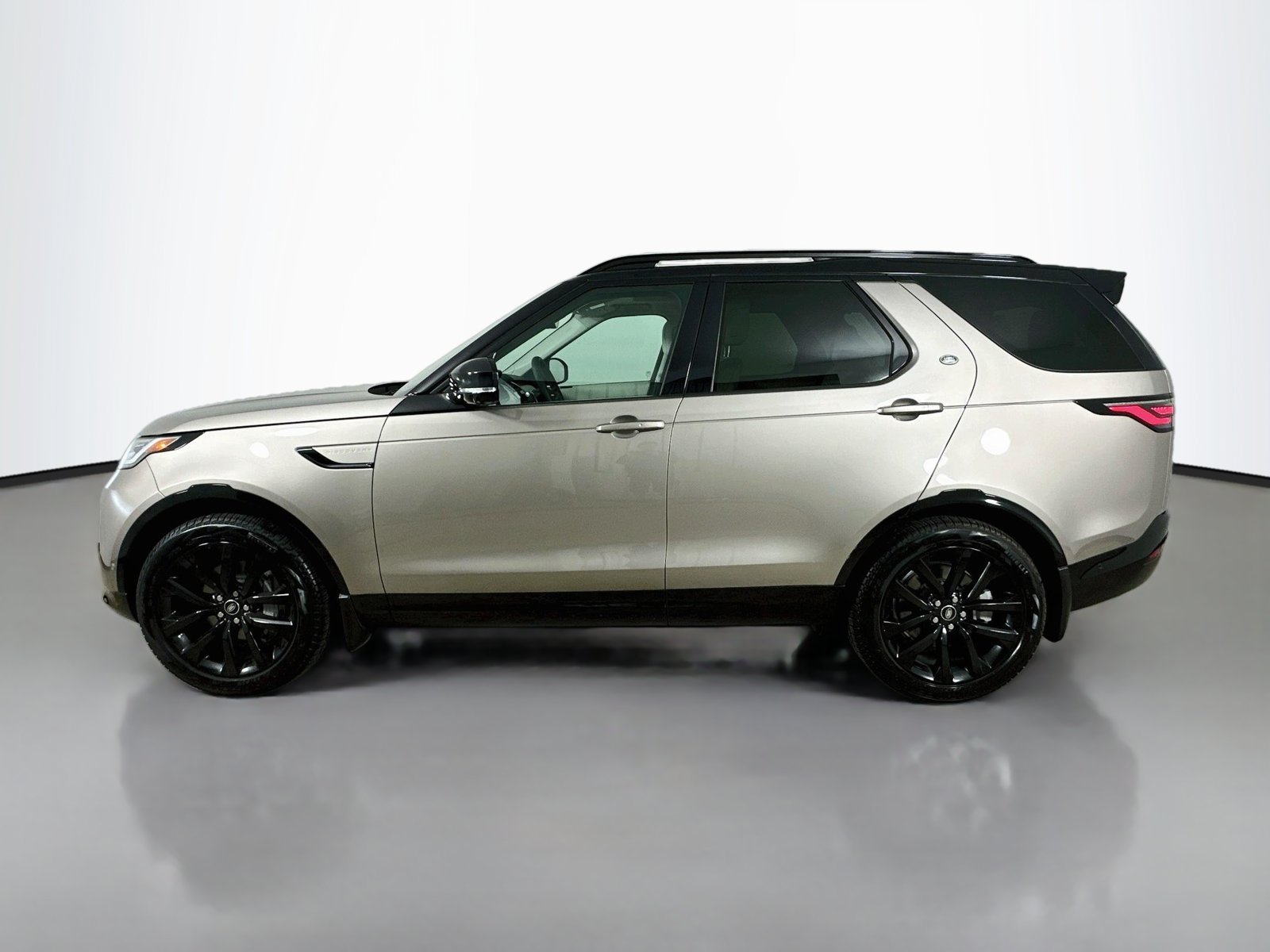 Used 2026 Land Rover Discovery Dynamic SE AWD/4WD image 8