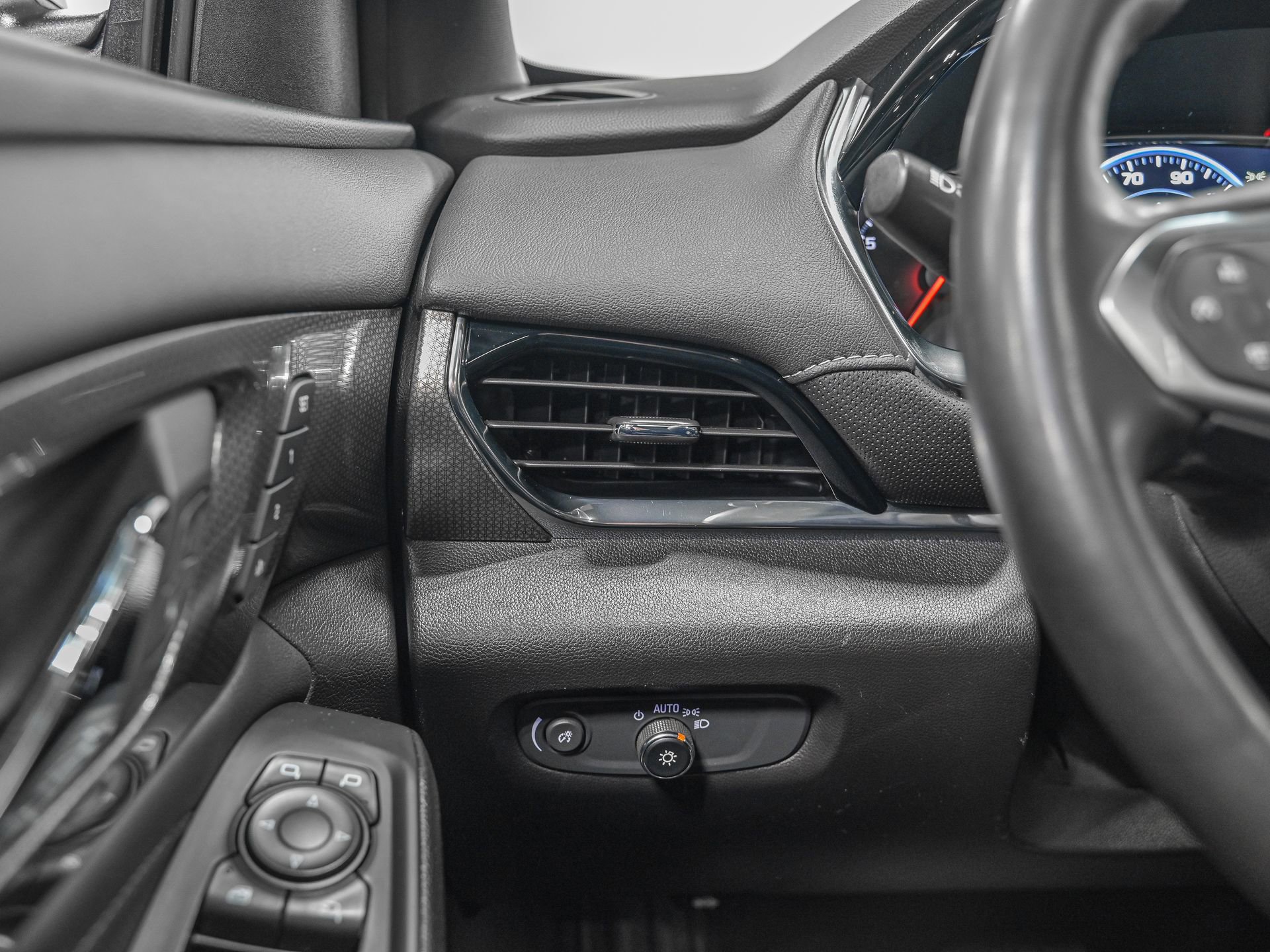 Used 2023 Chevrolet Traverse Premier w/ Redline Edition image 18