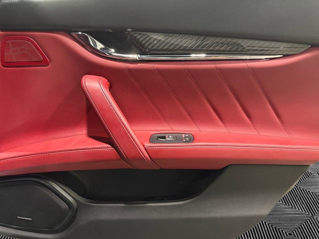Used 2022 Maserati Quattroporte Modena Q4 image 16