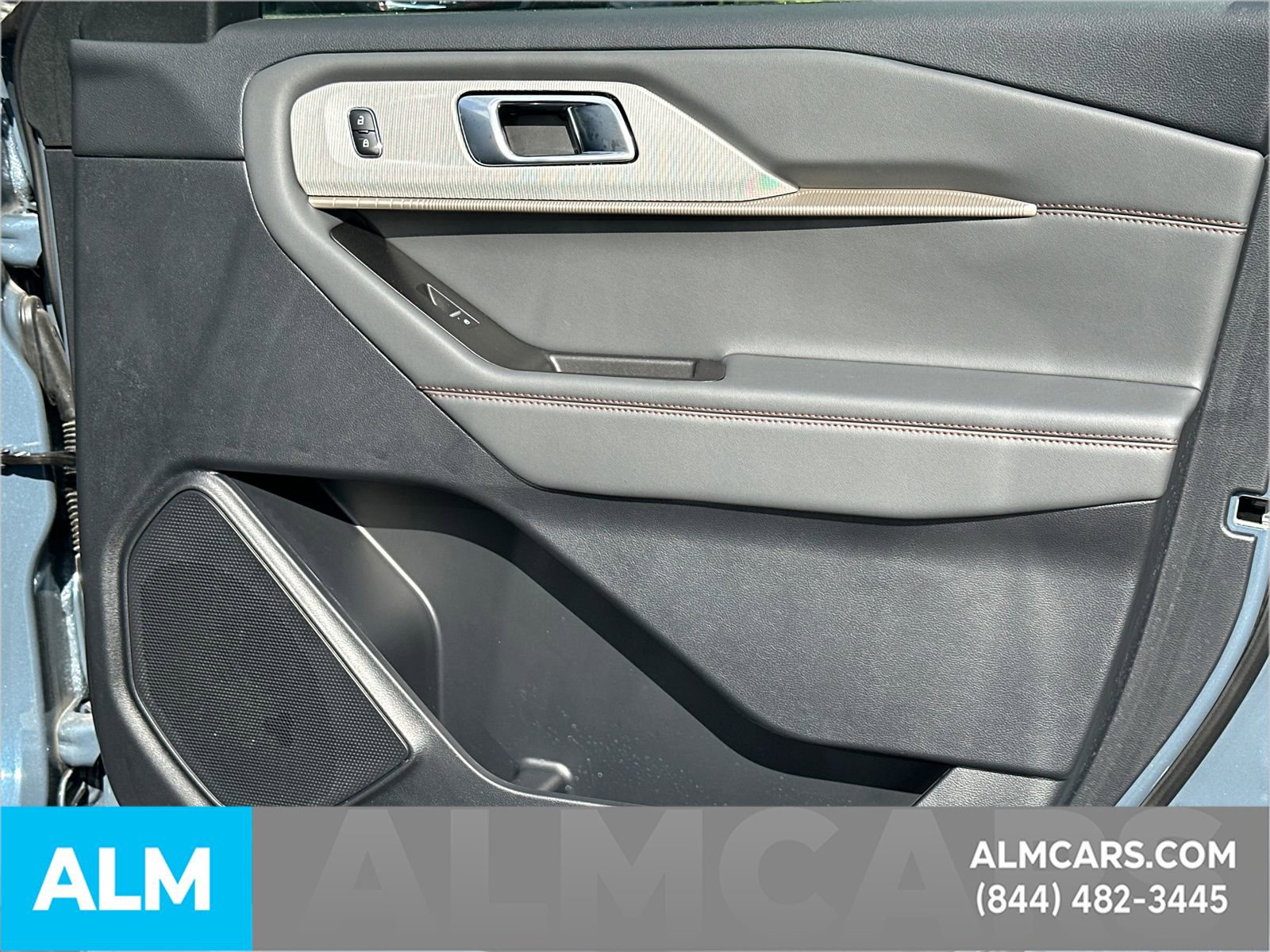 Used 2025 Ford Explorer Active AWD/4WD image 16