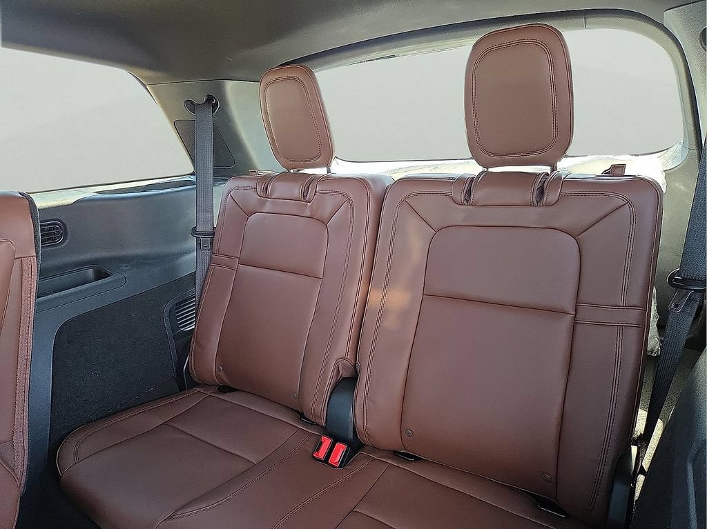 New 2026 Lincoln Aviator Reserve w/ Luxury Package RWD image 14