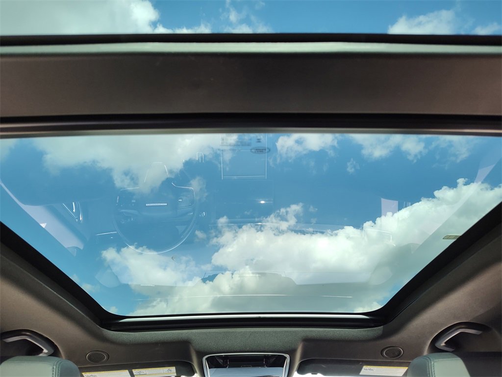 Used 2025 Land Rover Range Rover Velar Dynamic SE image 31