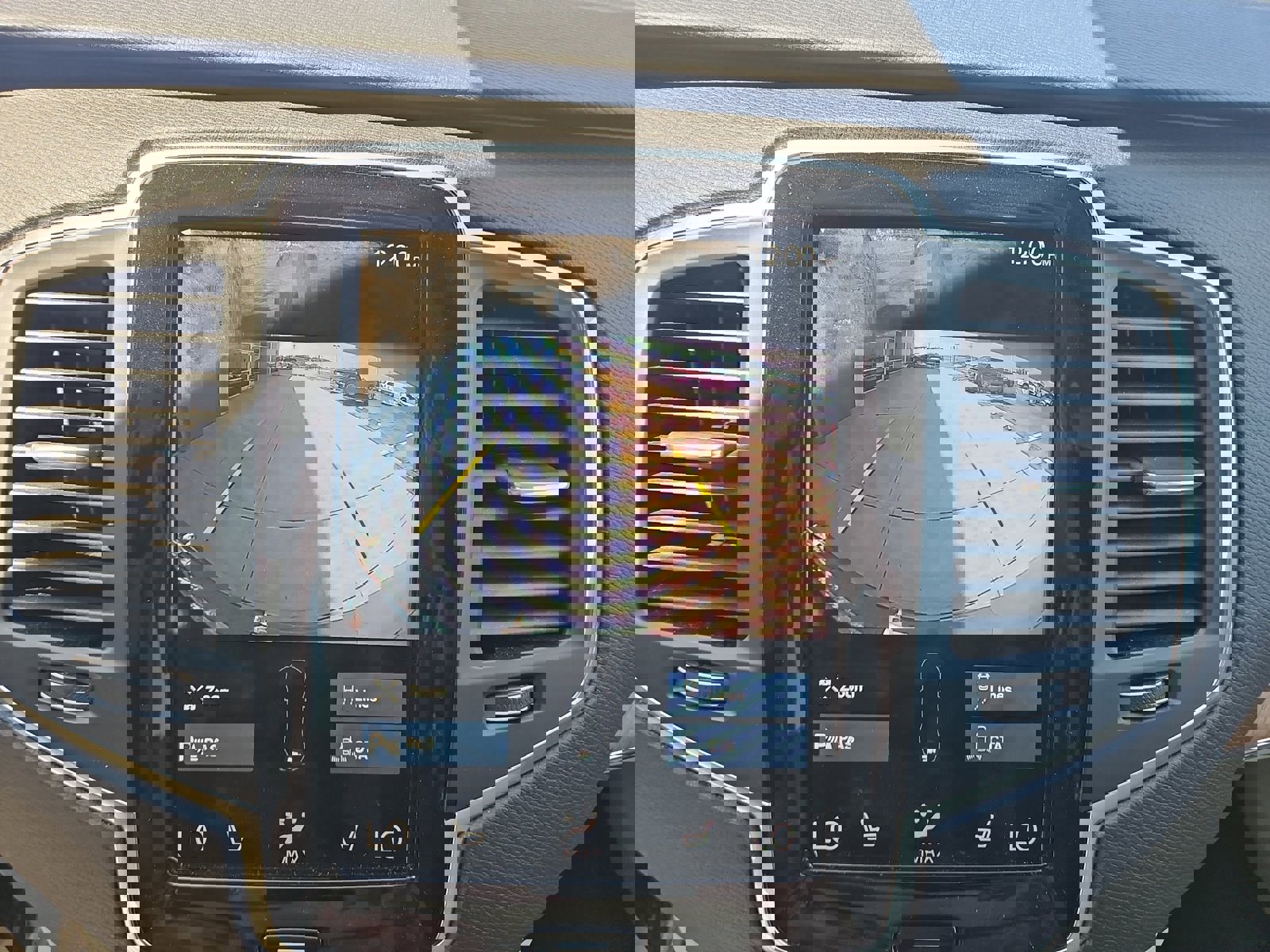 Used 2021 Volvo XC90 T6 Momentum image 10