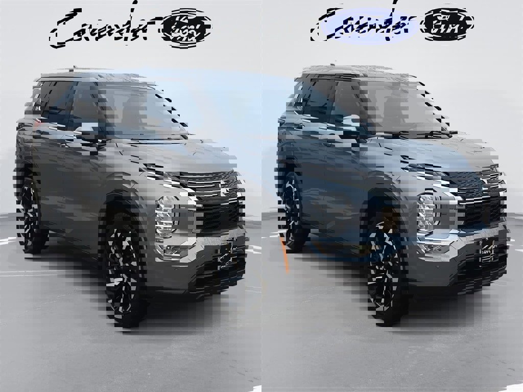 Used 2024 Mitsubishi Outlander SE image 3