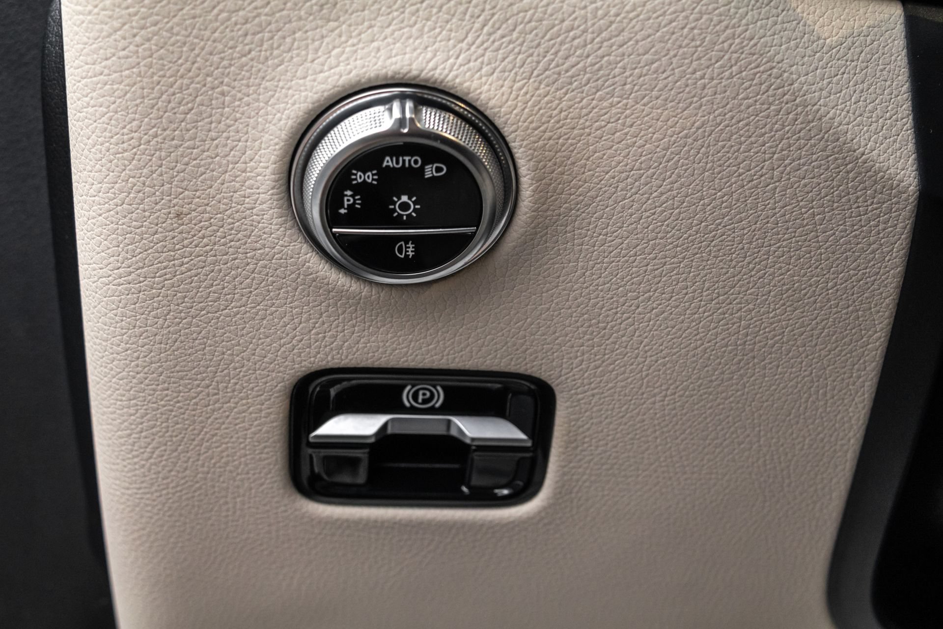 Used 2024 Mercedes-Benz GLC 300 4MATIC image 17