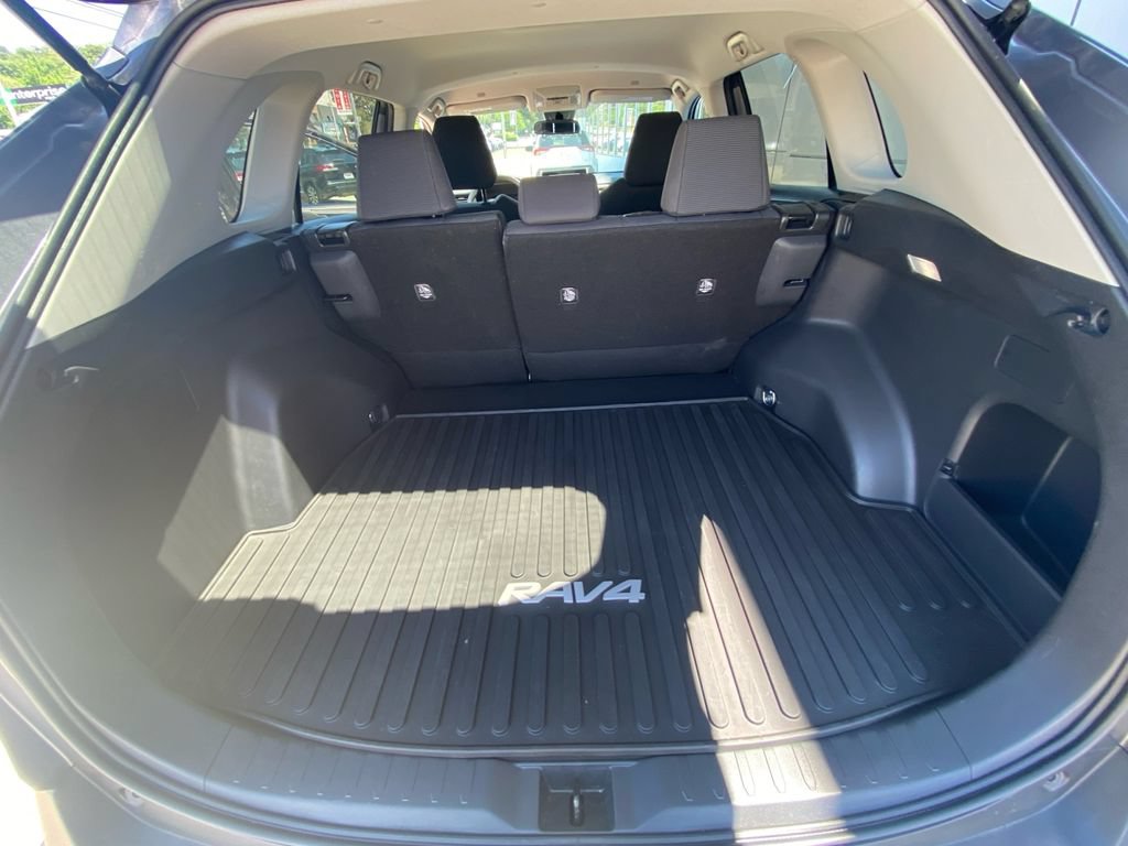 Used 2023 Toyota RAV4 LE AWD/4WD image 29