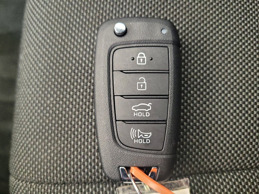 Used 2025 Hyundai Elantra SE FWD image 32