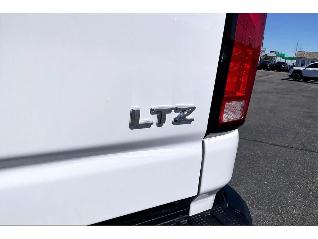 Used 2025 Chevrolet Silverado 3500 LTZ AWD/4WD image 9