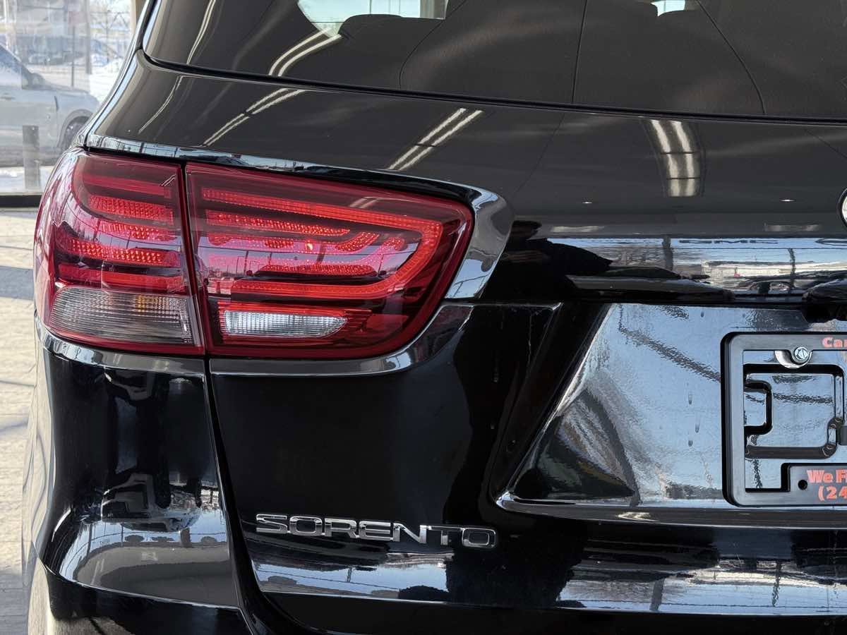 Used 2020 Kia Sorento S image 32