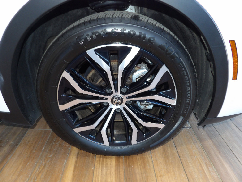 Used 2023 Toyota Crown XLE image 4