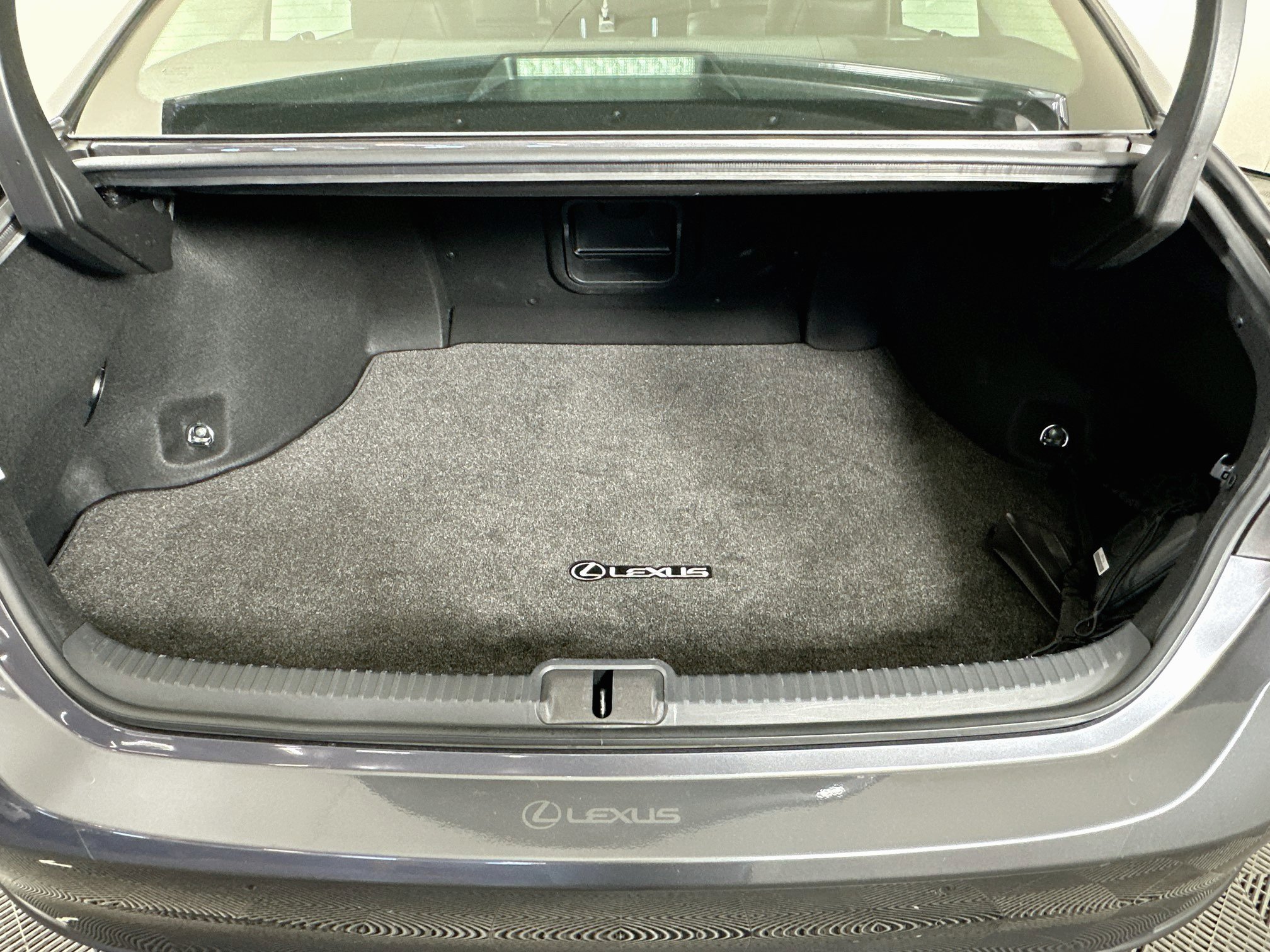Used 2024 Lexus ES 300h w/ Premium Package FWD image 29