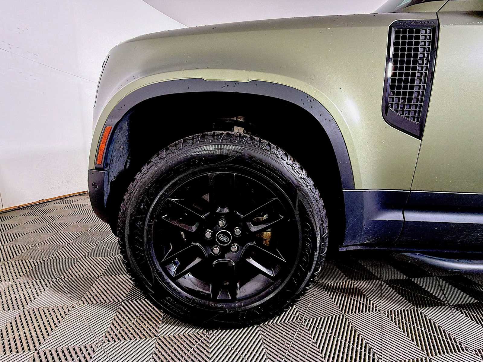 Used 2023 Land Rover Defender 90 S image 8