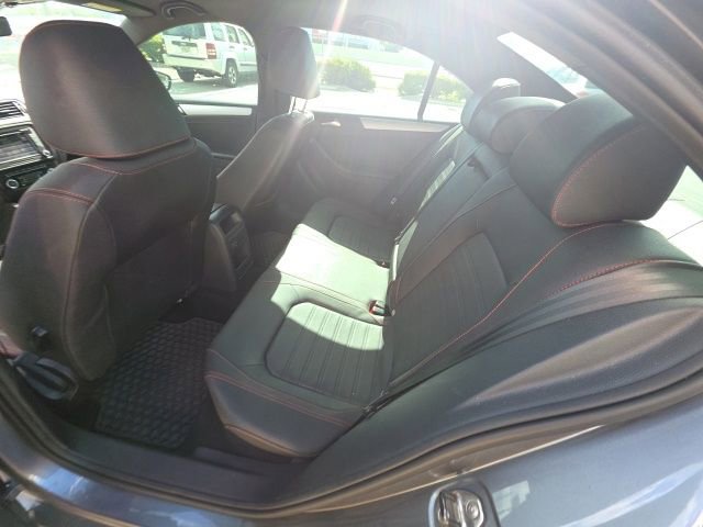 Used 2012 Volkswagen Jetta GLI FWD image 23