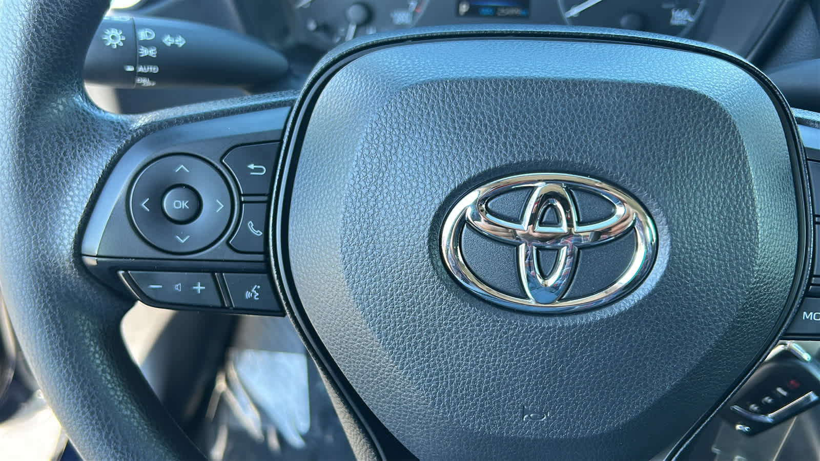 Used 2025 Toyota Corolla LE FWD image 19