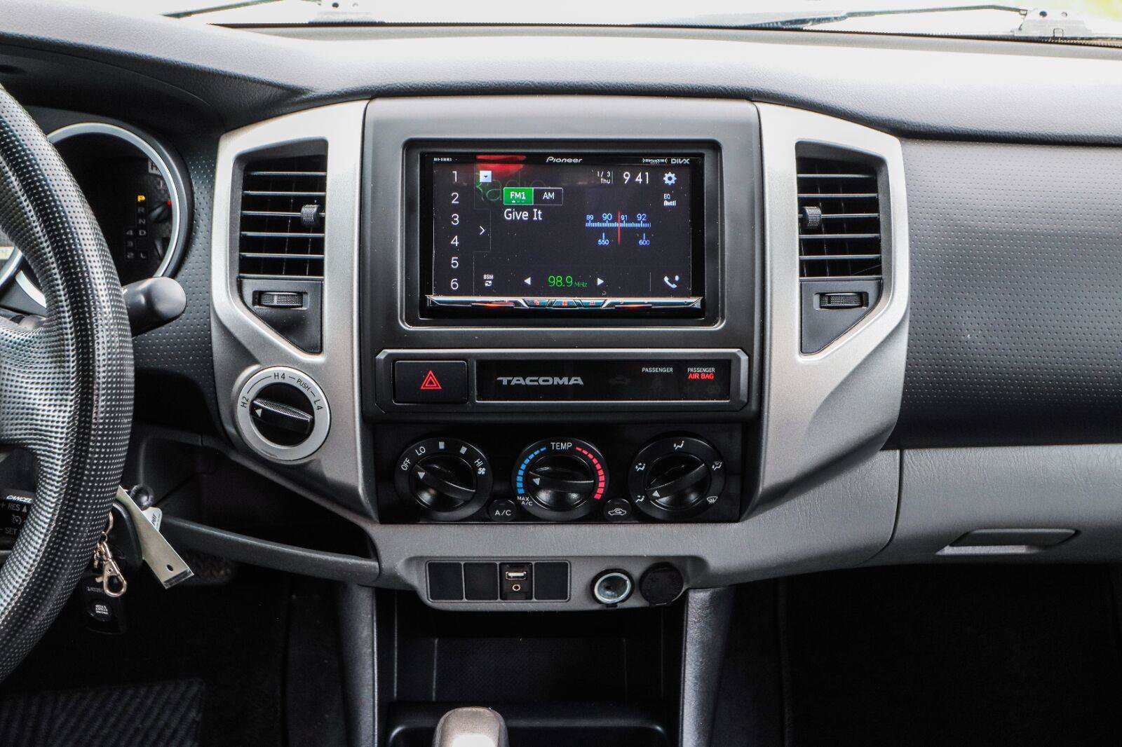 Used 2015 Toyota Tacoma 4x4 Double Cab w/ SR5 Package image 24