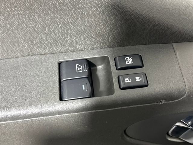 Used 2013 Nissan Frontier SV image 22