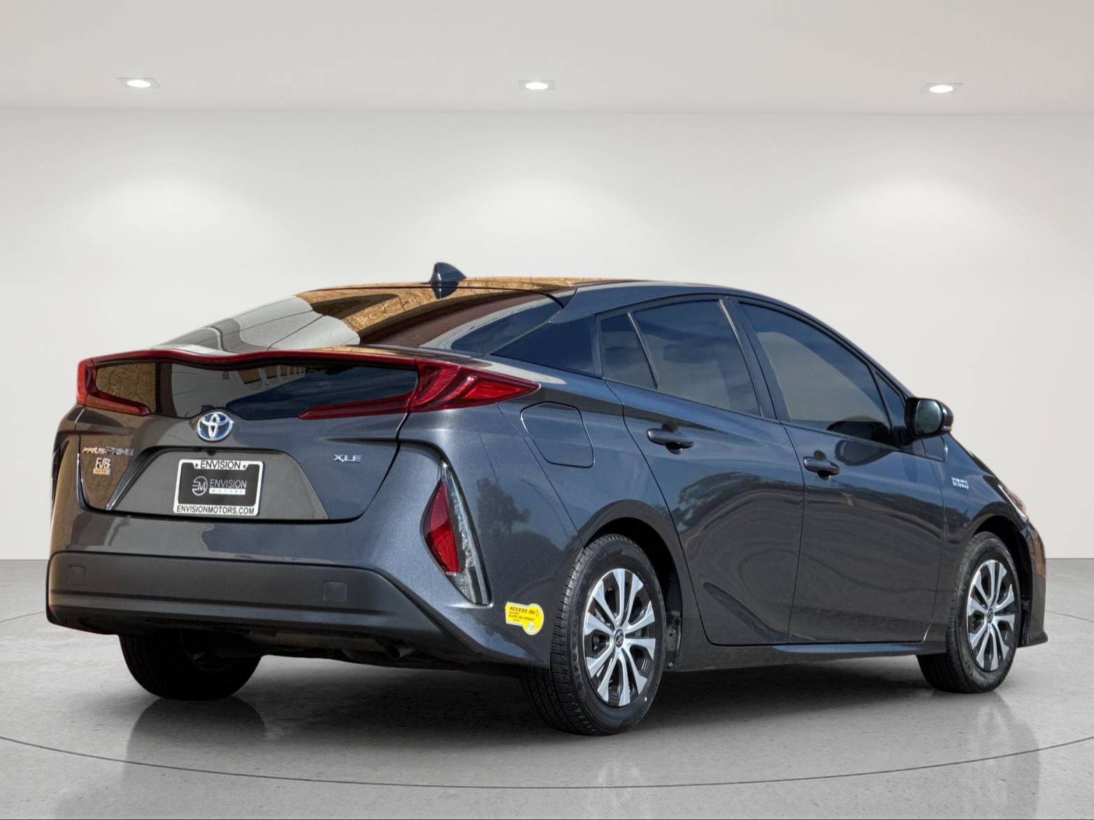 Used 2022 Toyota Prius Prime XLE FWD image 6
