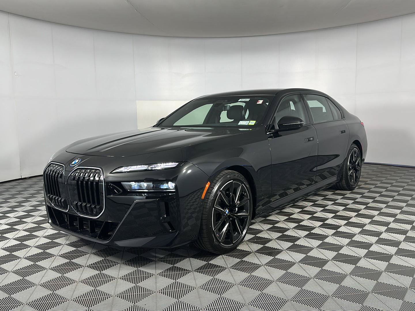 New 2026 BMW i7 xDrive60 w/ Executive Package AWD/4WD image 3