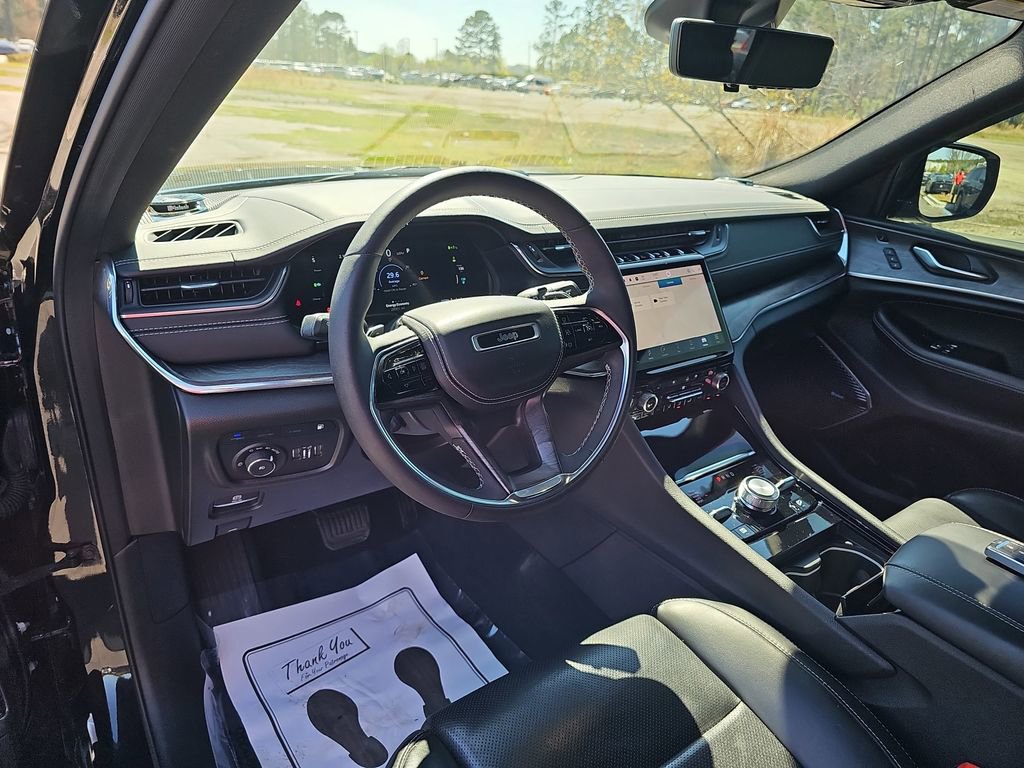 Used 2022 Jeep Grand Cherokee Overland w/ Luxury Tech Group IV image 20