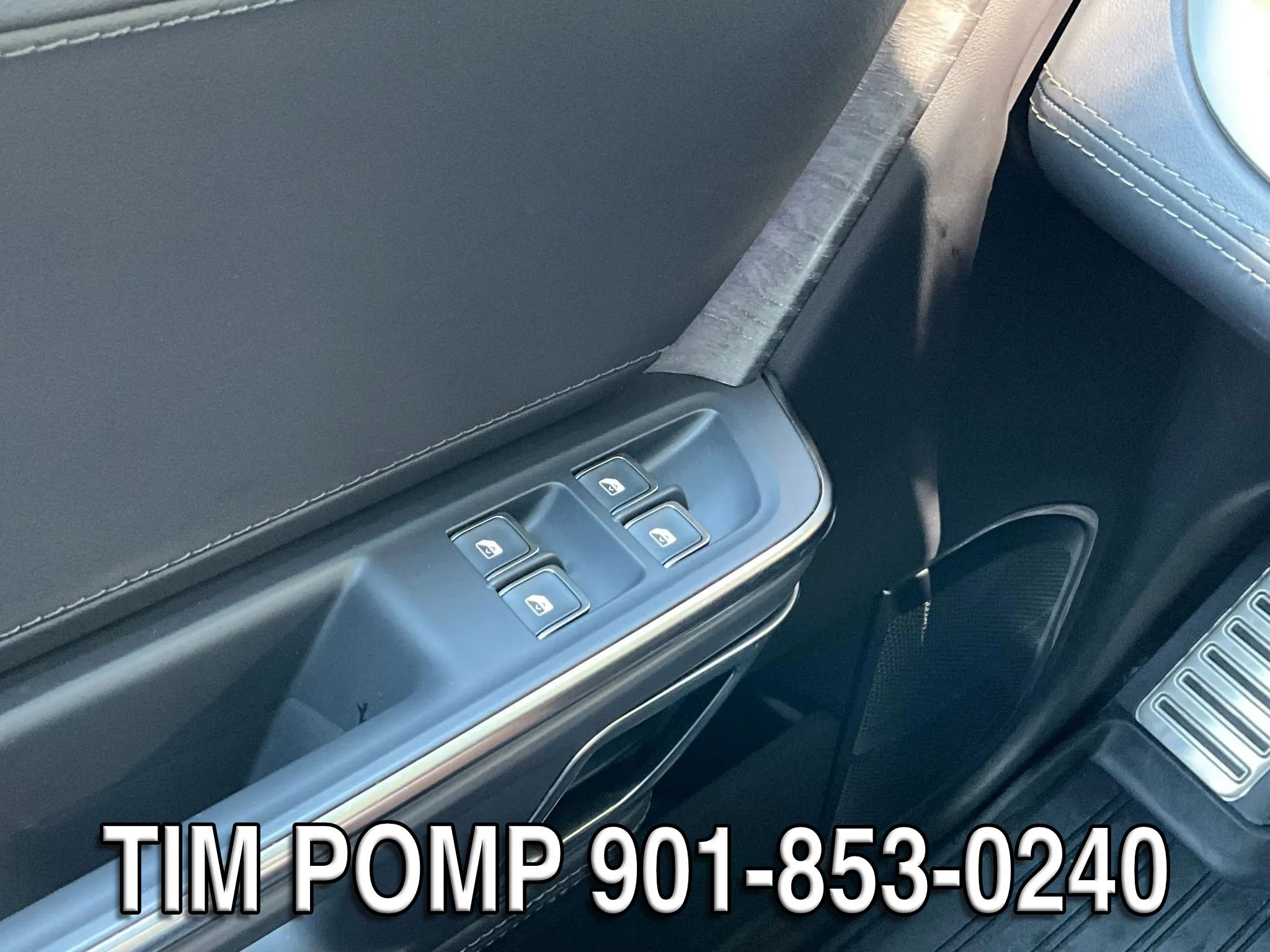 Used 2023 Rivian R1S Adventure AWD/4WD image 32