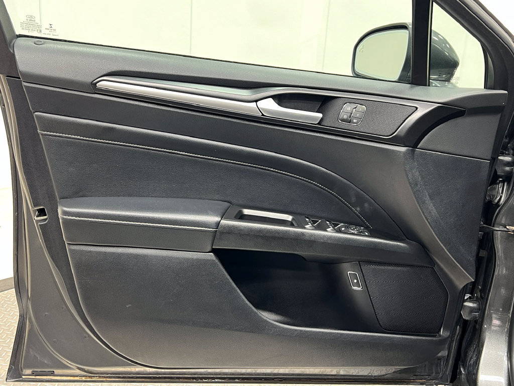 Used 2019 Ford Fusion Titanium FWD image 16
