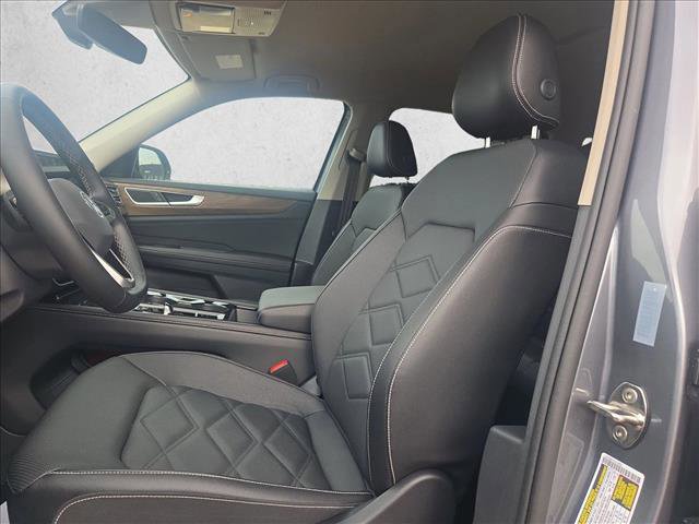 Used 2025 Volkswagen Atlas SE AWD/4WD image 14