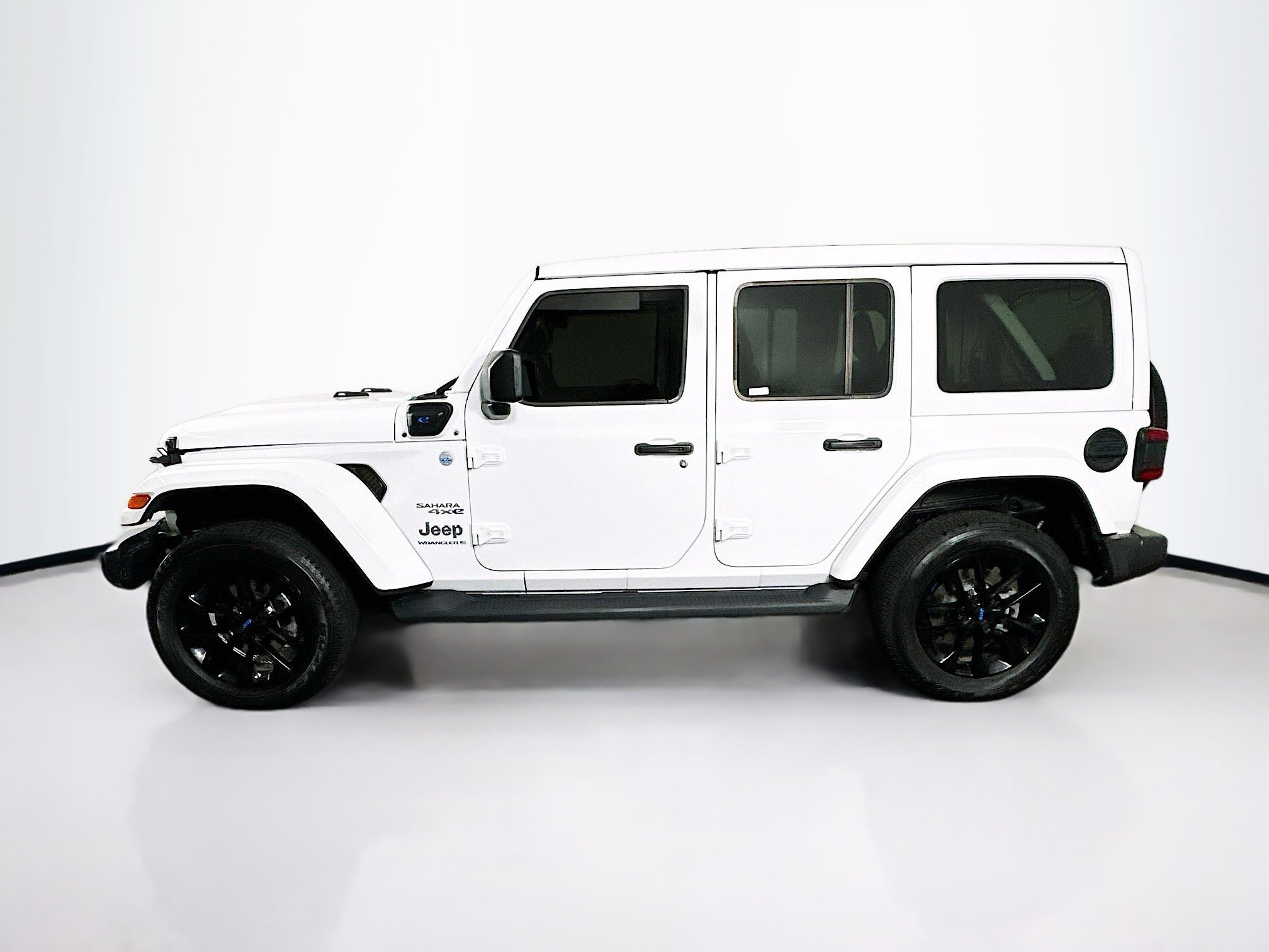 Used 2023 Jeep Wrangler Sahara w/ Cold Weather Group image 4