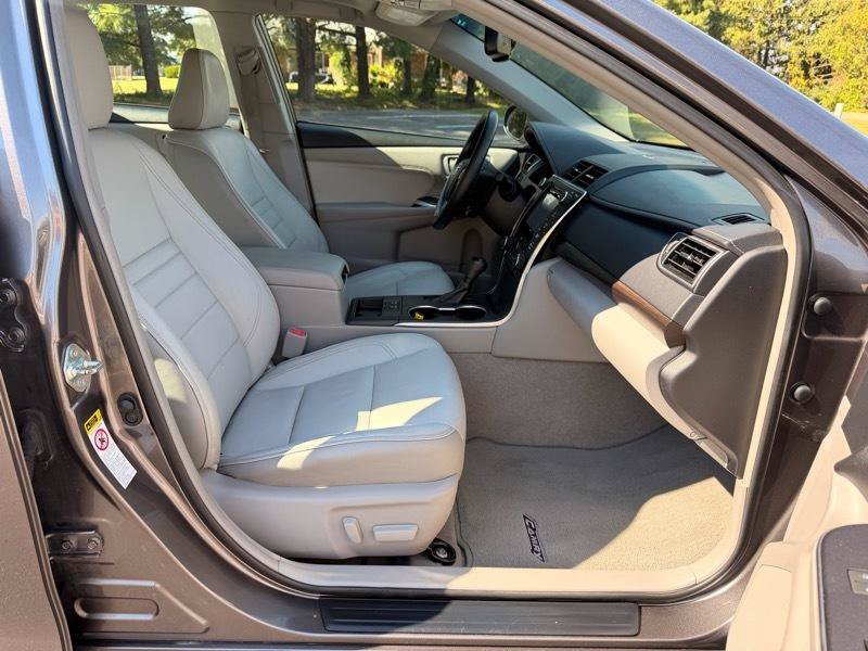 Used 2015 Toyota Camry XLE w/ Moonroof Package FWD image 17