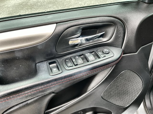 Used 2019 Dodge Grand Caravan GT w/ Safety Sphere Group FWD image 23