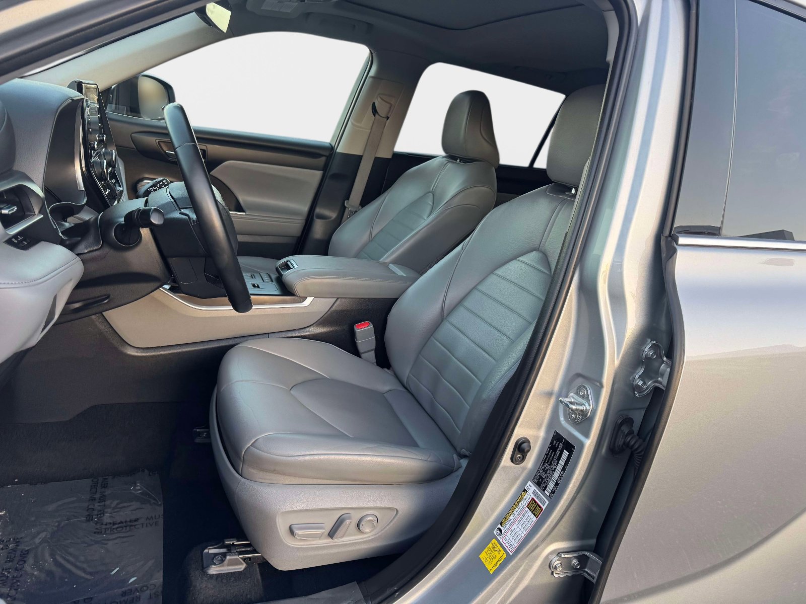 Used 2021 Toyota Highlander XLE image 13