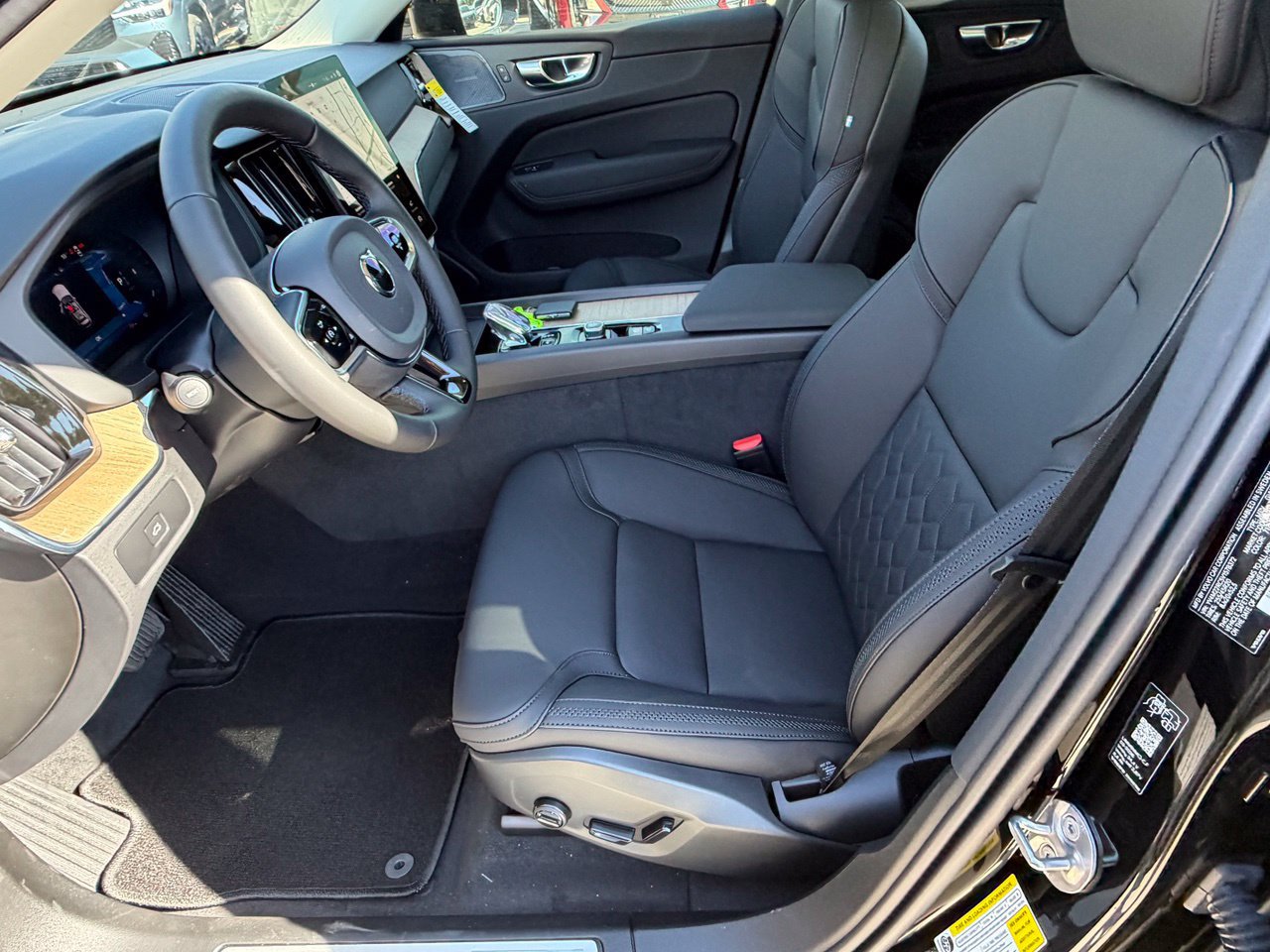 New 2027 Volvo XC60 B5 Plus AWD/4WD image 21