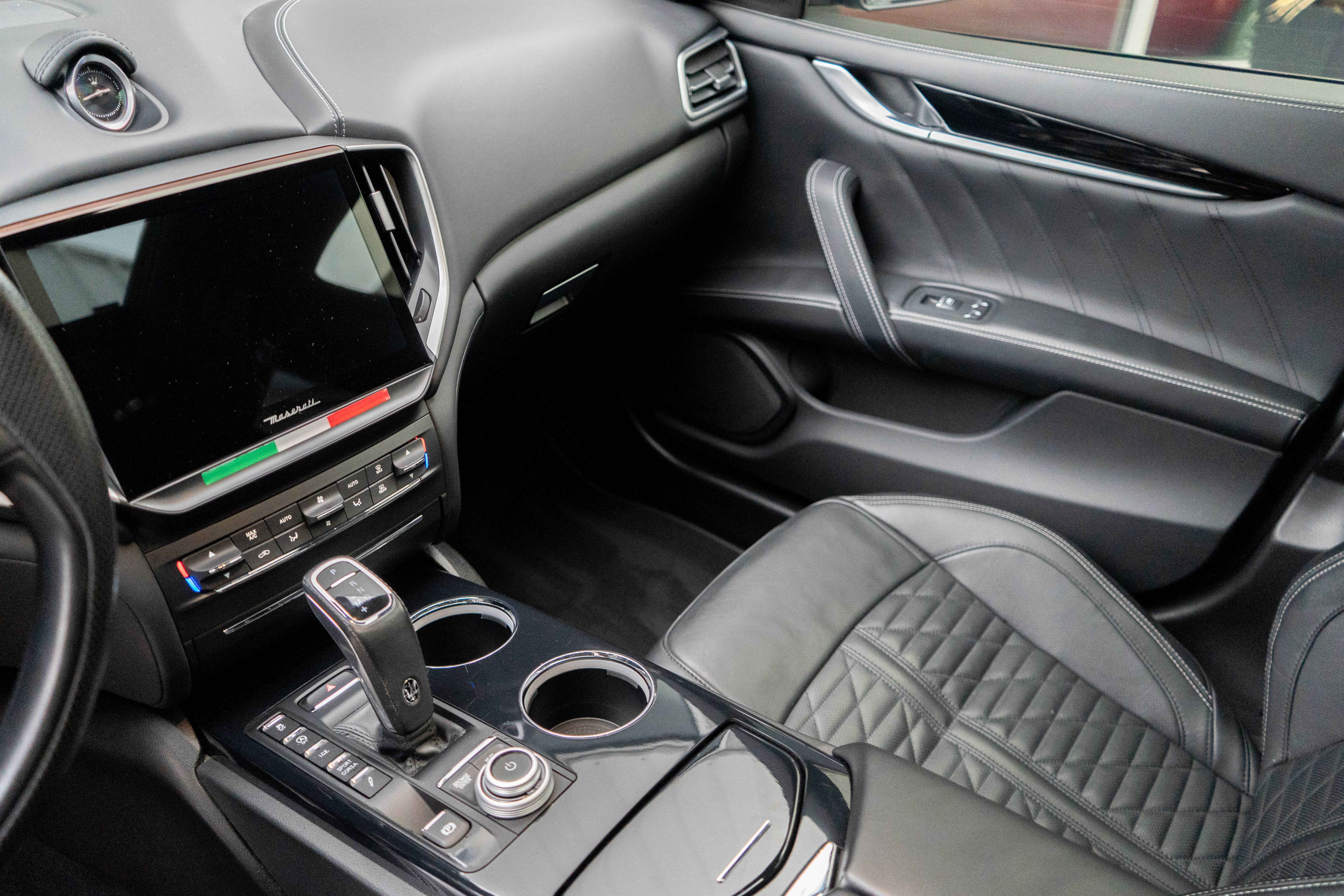 Used 2022 Maserati Ghibli Trofeo image 15