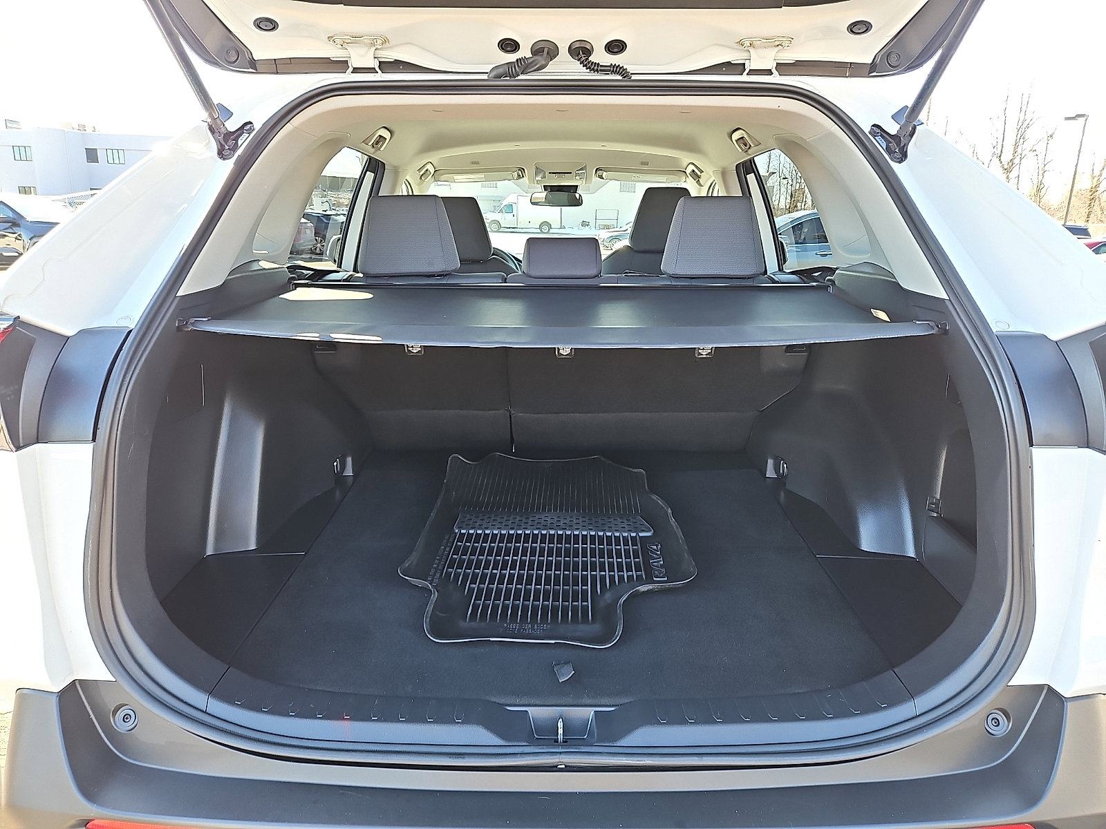 Used 2025 Toyota RAV4 XLE image 28