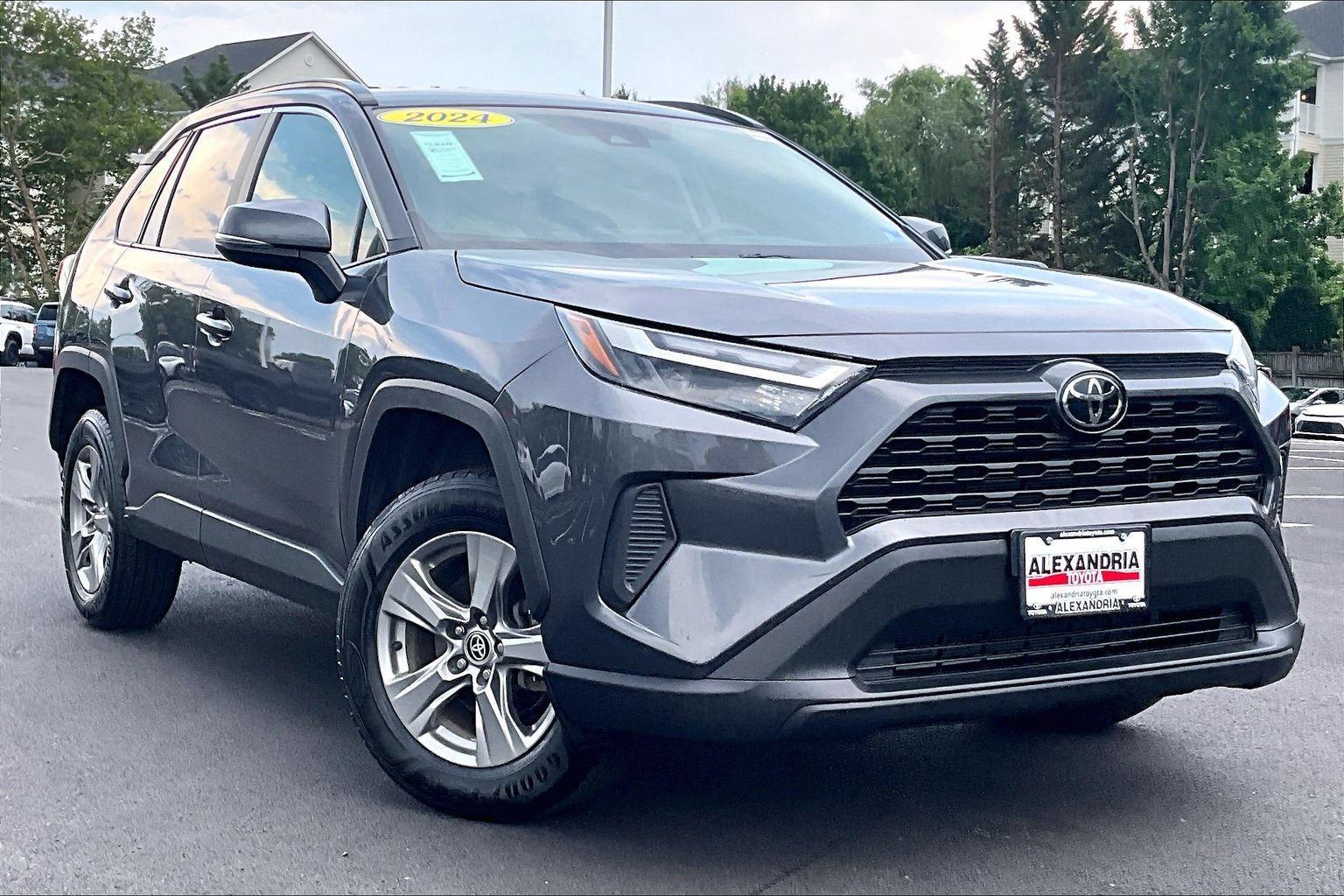 Used 2024 Toyota RAV4 XLE FWD image 2