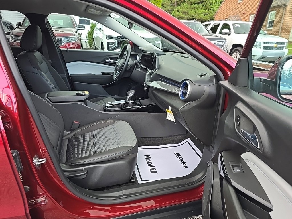 Used 2024 Chevrolet Trax LT w/ Driver Confidence Package image 16