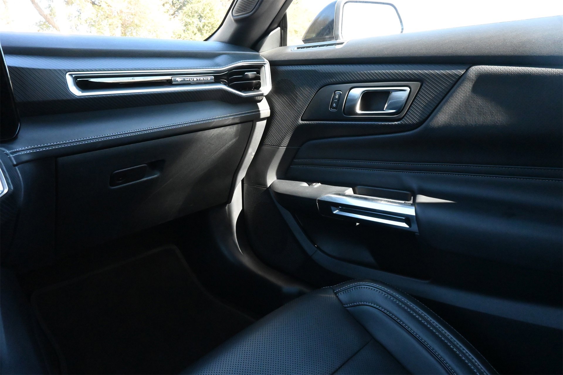 Used 2024 Ford Mustang Premium image 8