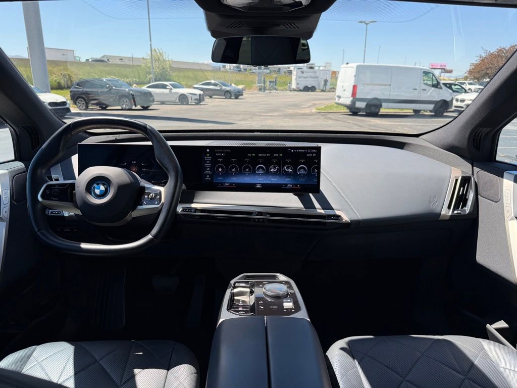 Used 2023 BMW iX xDrive50 w/ Sport Package AWD/4WD image 11