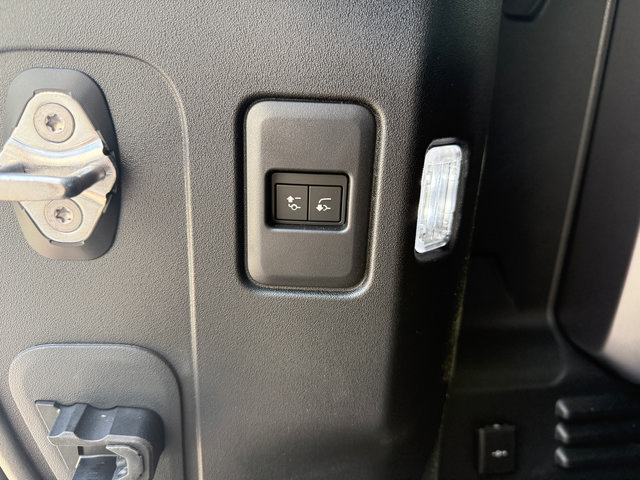Certified 2026 Land Rover Defender 110 OCTA AWD/4WD image 21