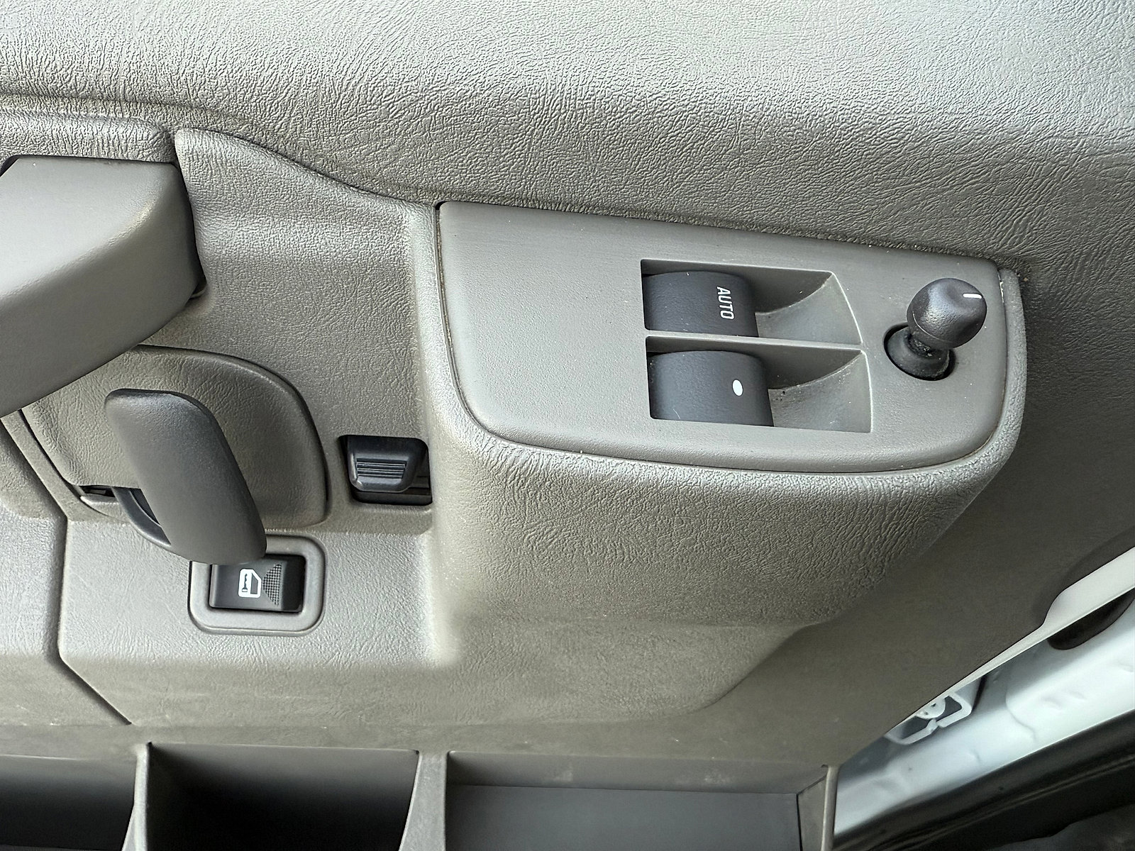 Used 2022 Chevrolet Express 2500 w/ Driver Convenience Package image 18