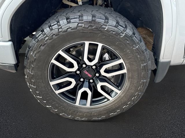 Used 2023 GMC Sierra 1500 AT4 w/ Technology Package AWD/4WD image 32