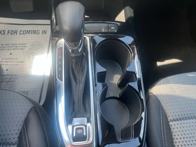 Used 2025 Chevrolet Trax LT w/ LT Convenience Package FWD image 32