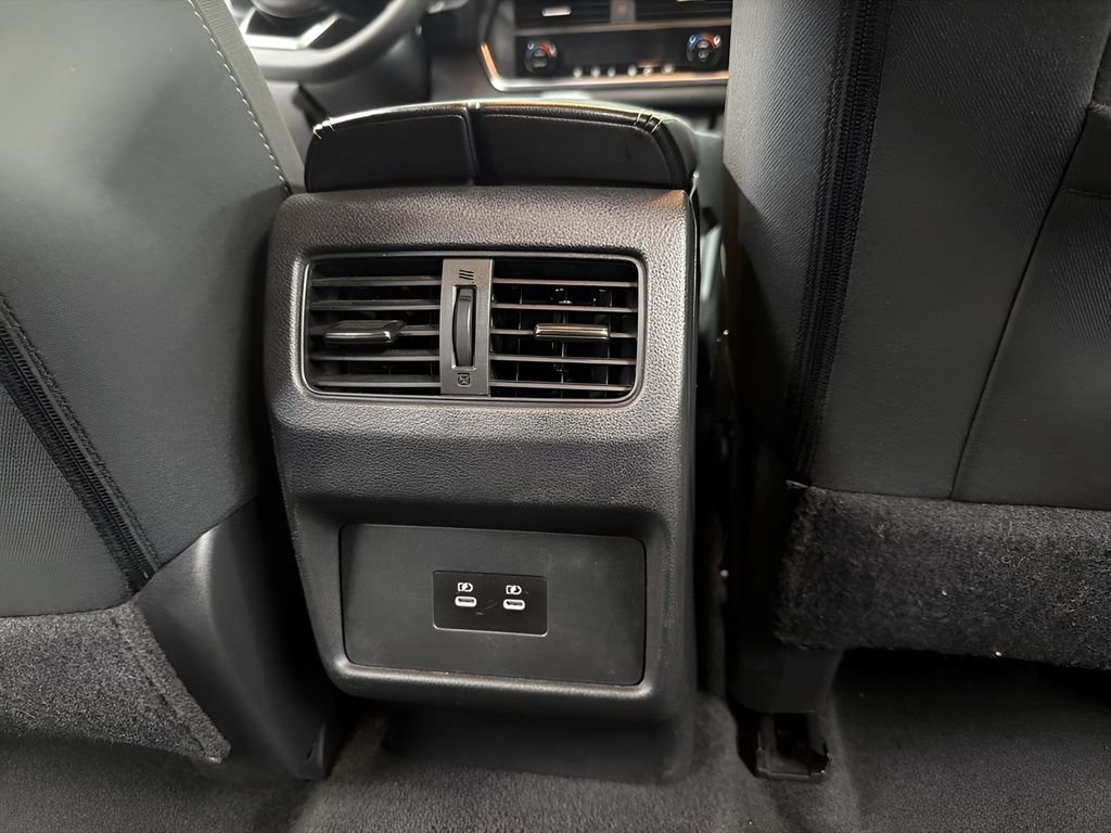 Used 2024 Nissan Rogue SV FWD image 26